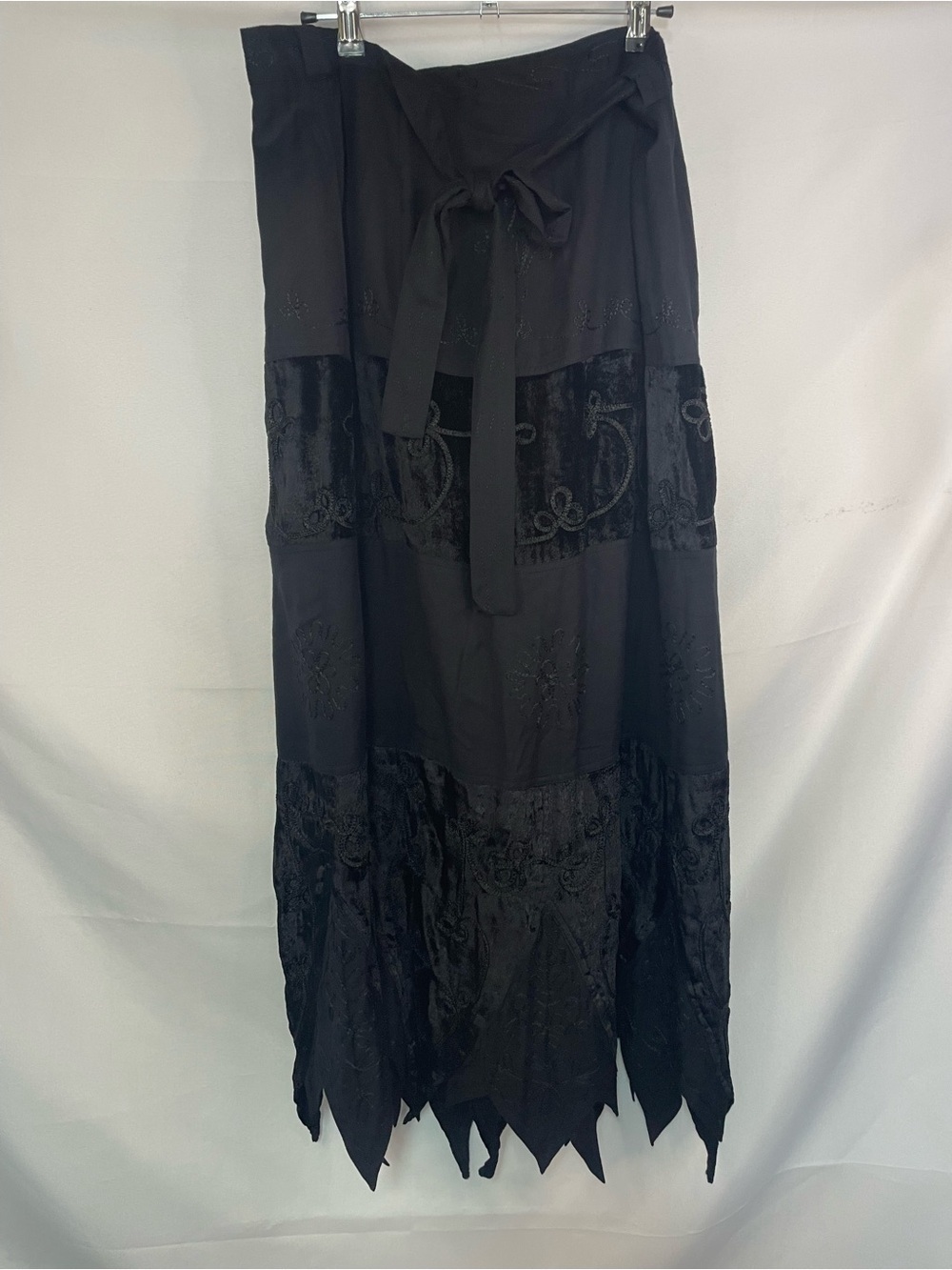 Newport News black whimsical skirt, boho, garden fairy, very textured! Size 12.